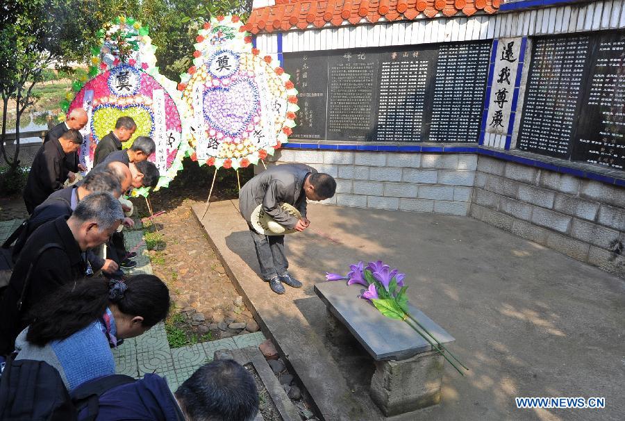 Members of a Chinese plaintiff group seeking compensation from the Japanese government for damages stemming from the use of germ warfare during Japan's aggression war on China, mourn victims in Chongshan Village of Yiwu City, east China's Zhejiang Province, April 5, 2014.
