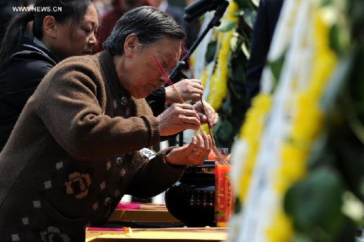 CHINA-NANJING-QINGMING FESTIVAL-NANJING MASSACRE-MEMORIAL CEREMONY (CN)