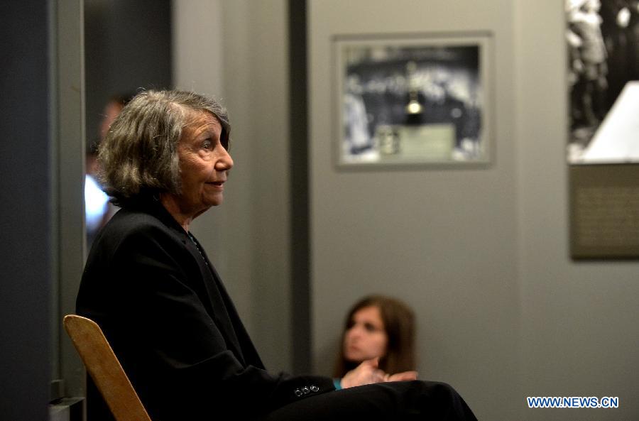 Ms. Aviva Blumberg, a Holocaust survivor from Warsaw, meets with students in the Museum of Jewish Heritage in New York City, the United States, on April 28, 2014. An event named 'A Living Memorial to the Holocaust' is held here to mark the Holocaust Remembrance Day on Monday. Holocaust survivors from Poland, Germany, and Belgium who are now living in New York met with more than 300 students and visitorsg here and shared with them what they had been thourgh during the Holocaust. (Xinhua/Wang Lei) 