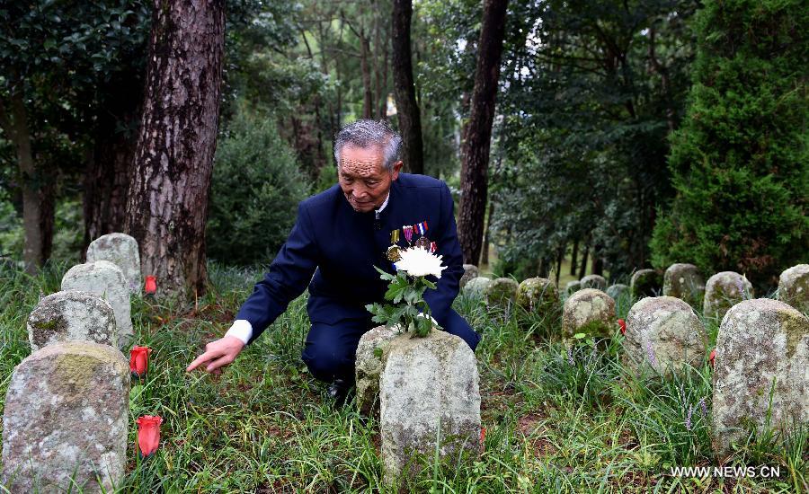 Lu Caiwen, 90-year-old veteran, mourns for his dead comrades of the Chinese Expeditionary Force who died while fighting the Japanese army in World War II in Myanmar, at a martyrs' cemetery in Tengchong, a border town in southwest China's Yunnan Province, July 21, 2015.