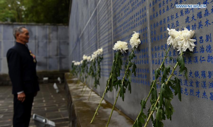 Lu Caiwen mourns for the soldiers of the Chinese Expeditionary Force who died while fighting the Japanese army in World War II in Myanmar, in Tengchong, southwest China's Yunnan Province, July 21, 2015.