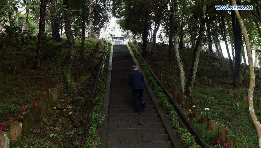 Lu Caiwen mourns for the soldiers sacrificed during the battle against Japan's invasion in Tengchong, southwest China's Yunnan Province, July 21, 2015.