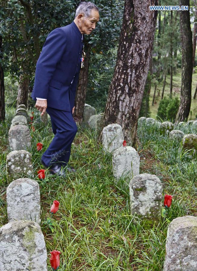 Lu Caiwen mourns for the soldiers sacrificed during the battle against Japan's invasion in Tengchong, southwest China's Yunnan Province, July 21, 2015.