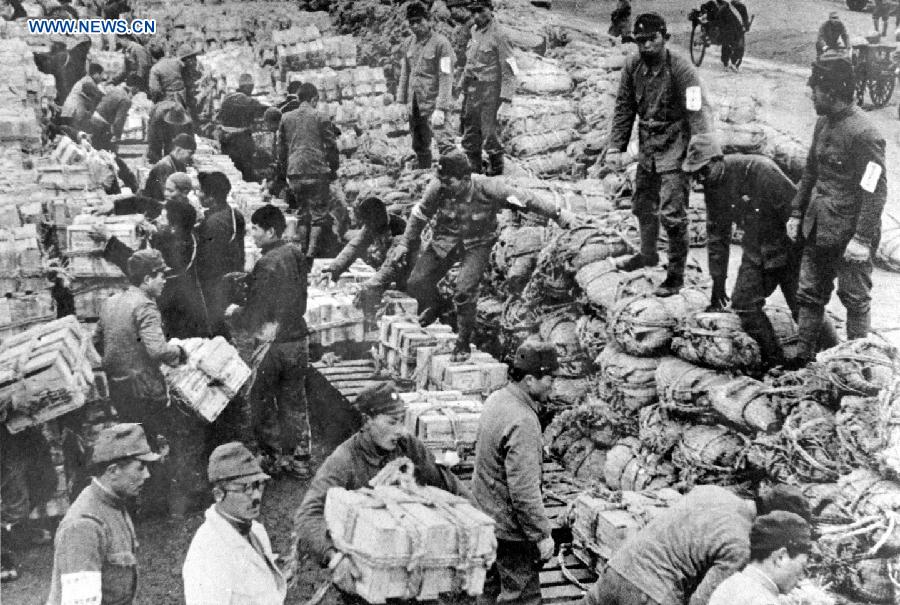 File photo shows Japanese soldiers transfer pillaged food in northeast China. Invading Japanese troops engaged in widespread looting in China during WWII.