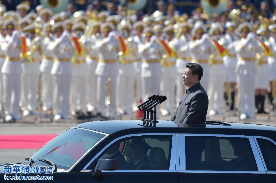 （XHDW·九三阅兵）习近平检阅受阅部队