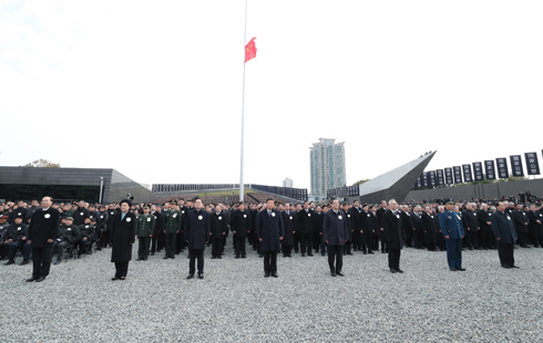 习近平出席南京大屠杀死难者国家公祭仪式