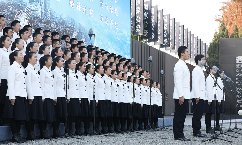 南京市青少年代表宣读《和平宣言》