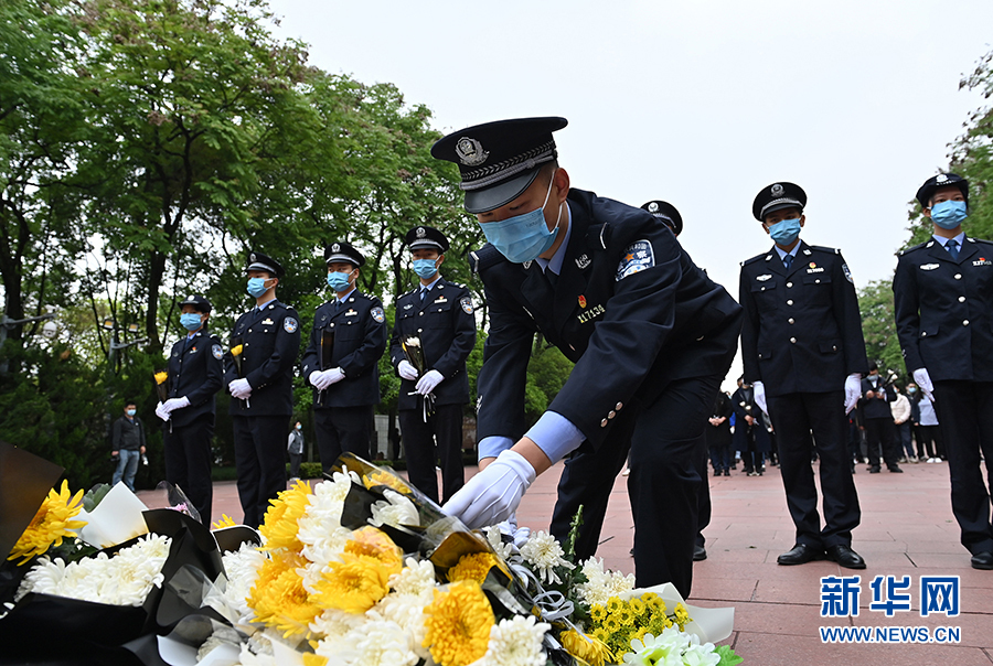 清明节前祭英烈