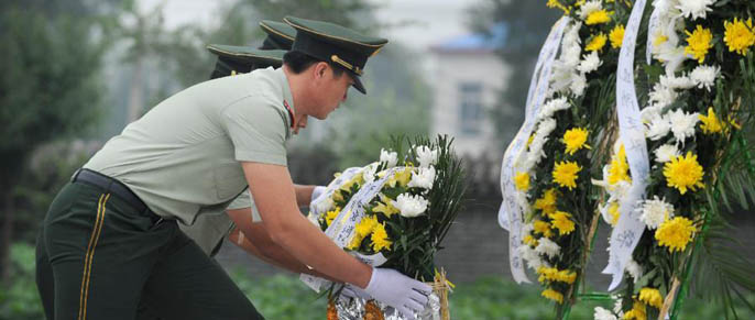甲午戦争120周年で殉国将士の墓に献花