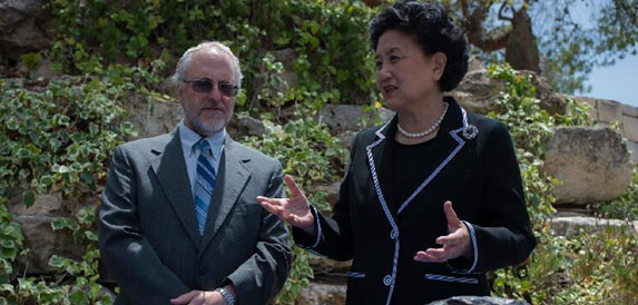Une haute responsable chinoise visite le Musée de l'Holocauste à Jérusalem