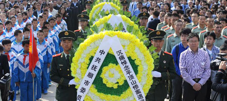 Des cérémonies en Chine marquent le début de l'invasion japonaise