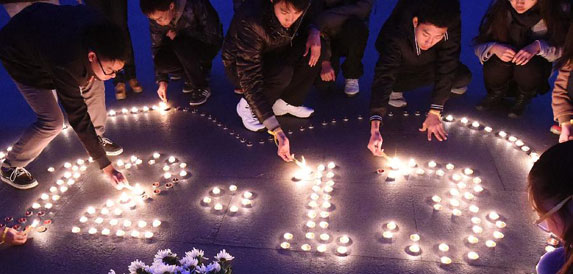Студенты в Нанкине отметили наступающий первый Национальный день поминовения жертв Нанкинской массовой резни