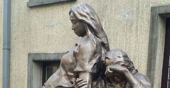 南京利济巷慰安所旧址陈列馆“慰安妇”主题雕塑