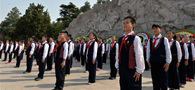 People across China commemorate martyrs before Qingming Festival