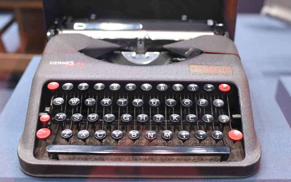东京审判期间使用过的便携式英文打字机