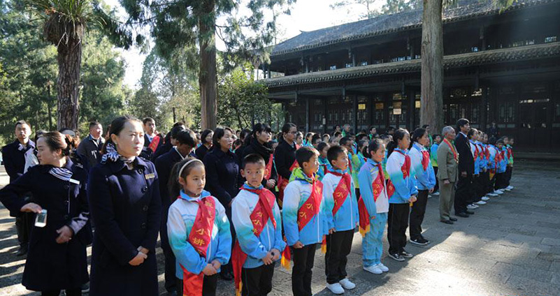 云南腾冲国殇墓园举行国家公祭日悼念活动