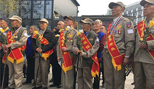 18位川籍老兵重返抗日战场 祭扫战友英灵