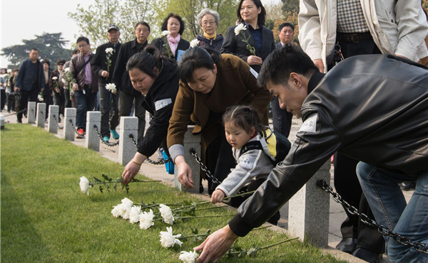 雨花魂·清明祭，190位烈士家属雨花台凭吊亲人