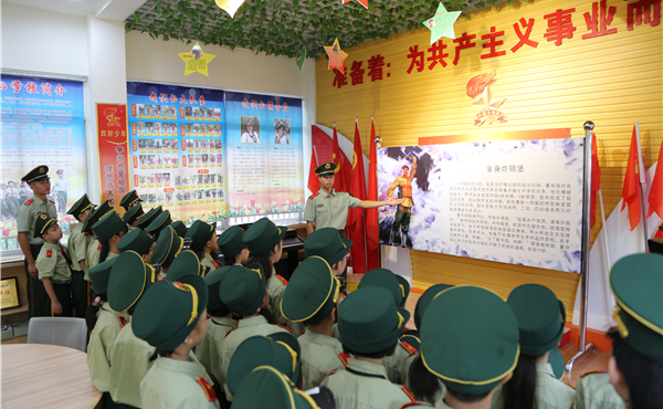 武警钦州支队：联合驻地小学纪念全民族抗战爆发82周年