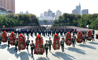 黑龙江省暨哈尔滨市举行烈士纪念日向英雄烈士敬献花篮仪式