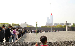 13万+锐减至1.6万+ 清明假期江东门纪念馆观众少了 参观更舒适了