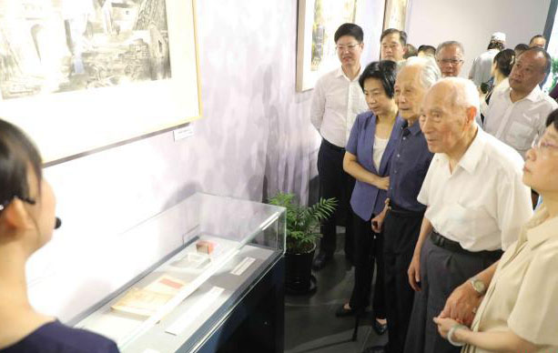 纪念抗战胜利75周年 “小文创 大历史”文物文创作品展在沪展出